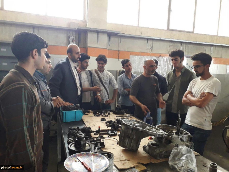 بازدید دانشجویان مکانیک خودرو از نمایندگی بخش 3