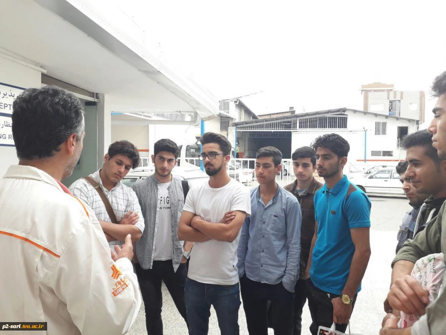 بازدید دانشجویان مکانیک خودرو از نمایندگی بخش 5